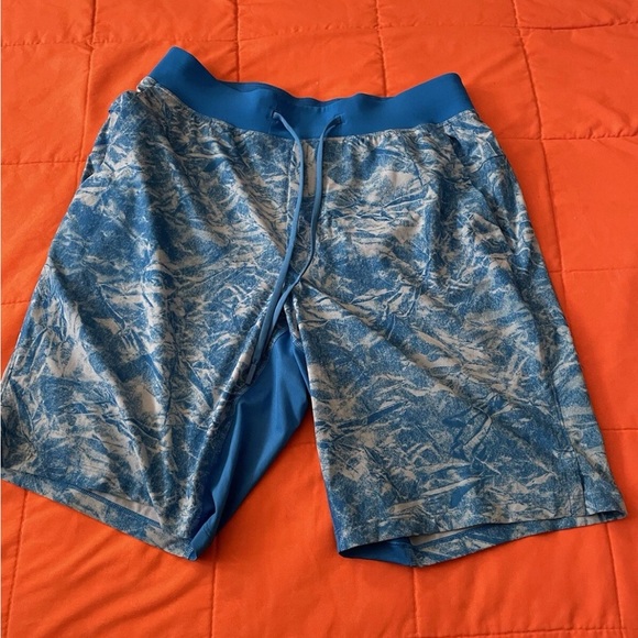 Lululemon Shorts Mens Medium Athletic Stretch Perform Athleisure Yoga Casual - Picture 1 of 4